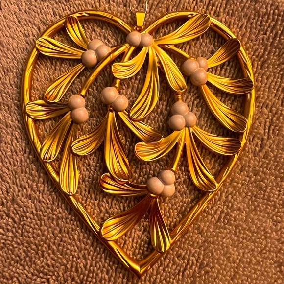 Hallmark Heart Ornament 2016 - Picture 2 of 5